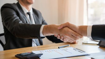 handshake between investor and private money lending employee in Houston